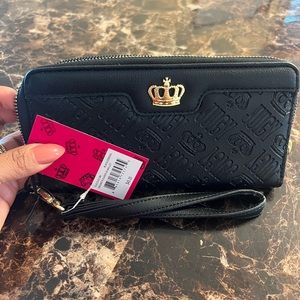 JUICY COUTURE ELEGANT BLACK & GOLD CROEN PLEASER ZAWALLET PRINTED WALLET
